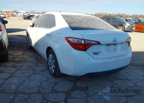 2016 Toyota Corolla Le z USA, uszkodzony, nr VIN 5YFBURHE2GP411191